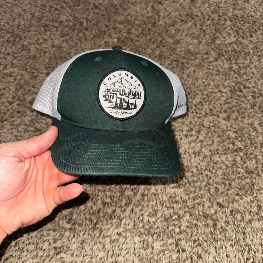 Green and white columbia hat